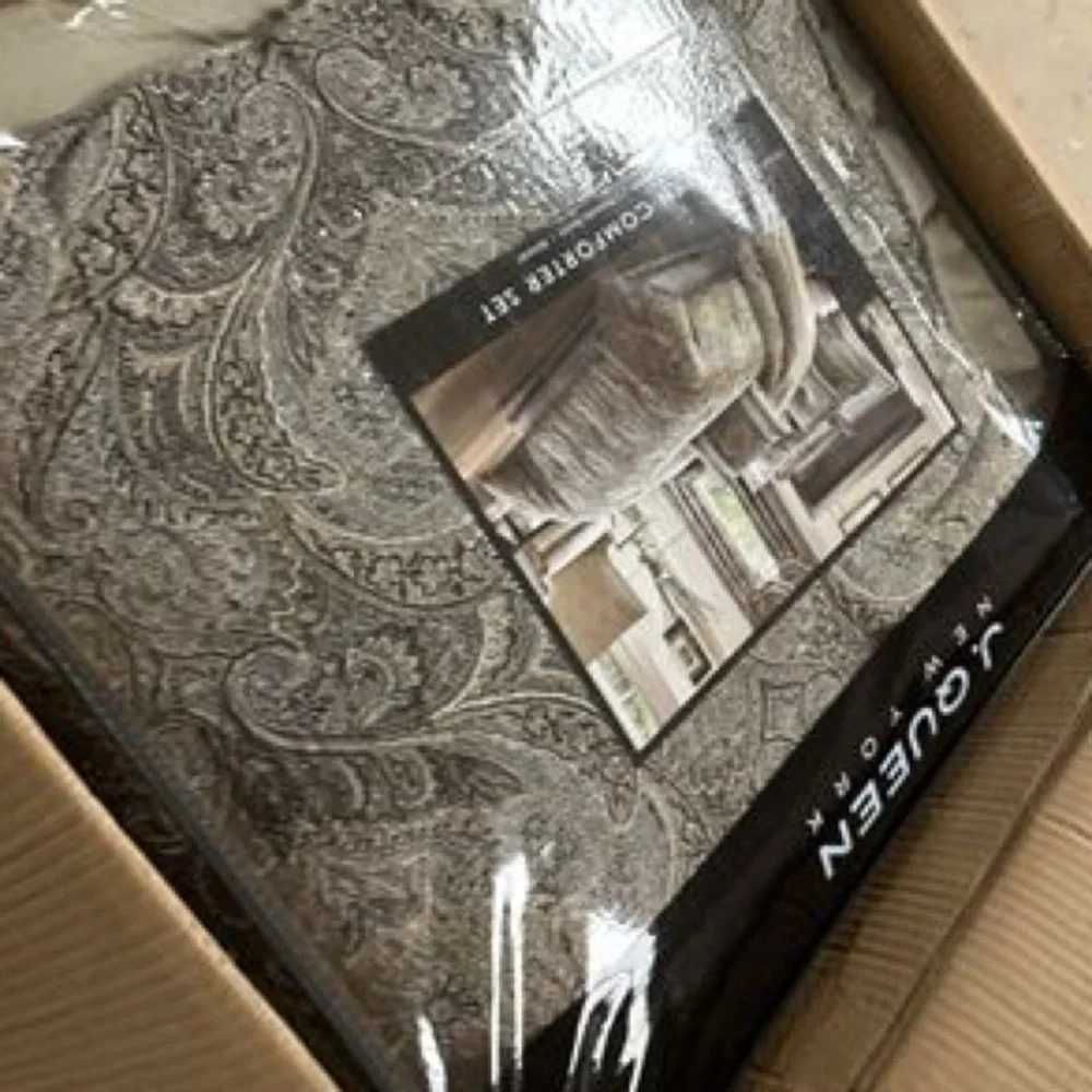 J. Queen New York Provence Comforter Set - Queen NEW
